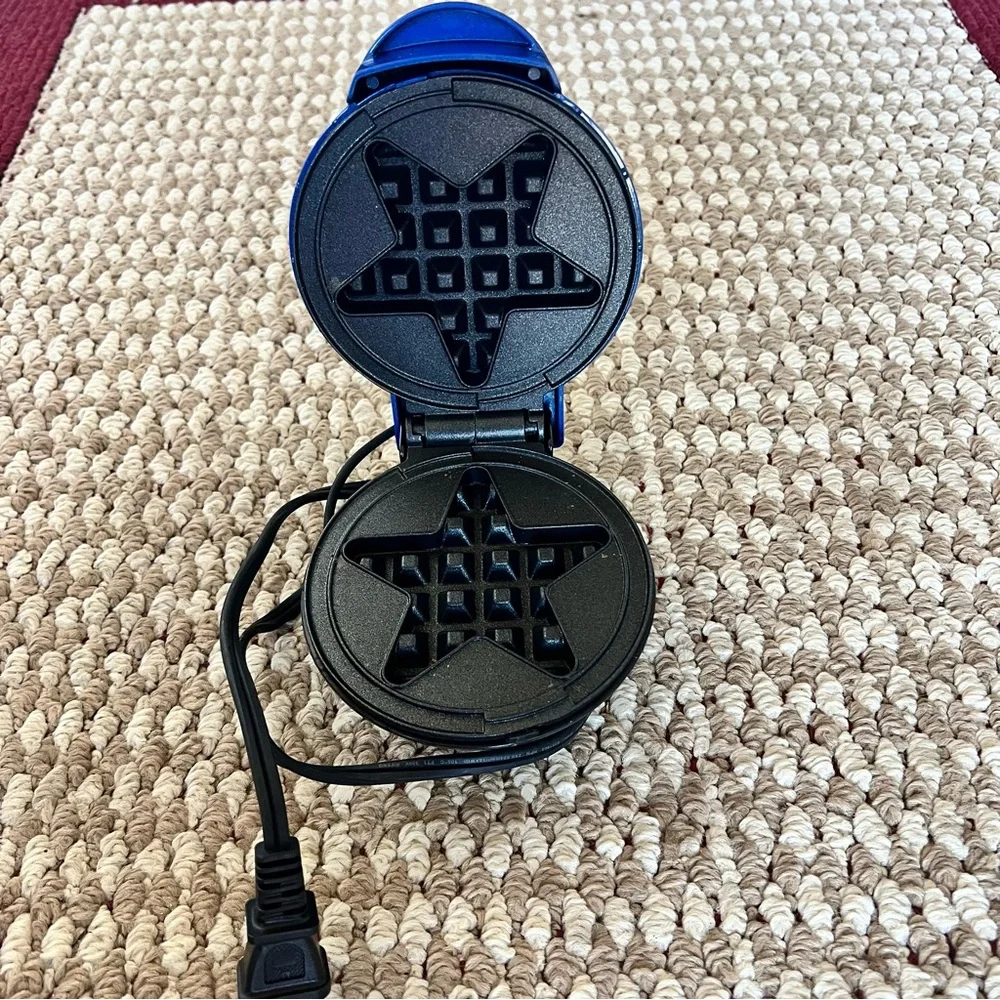 Blue Star-Shaped Waffle Maker